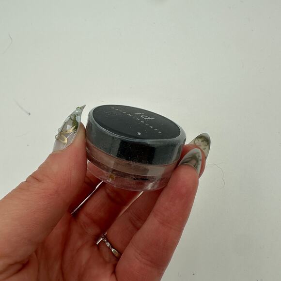 bareMinerals ID PEBBLE Eyeshadow Eyecolor  02 oz/.57 g Sealed NEW - Picture 4 of 4